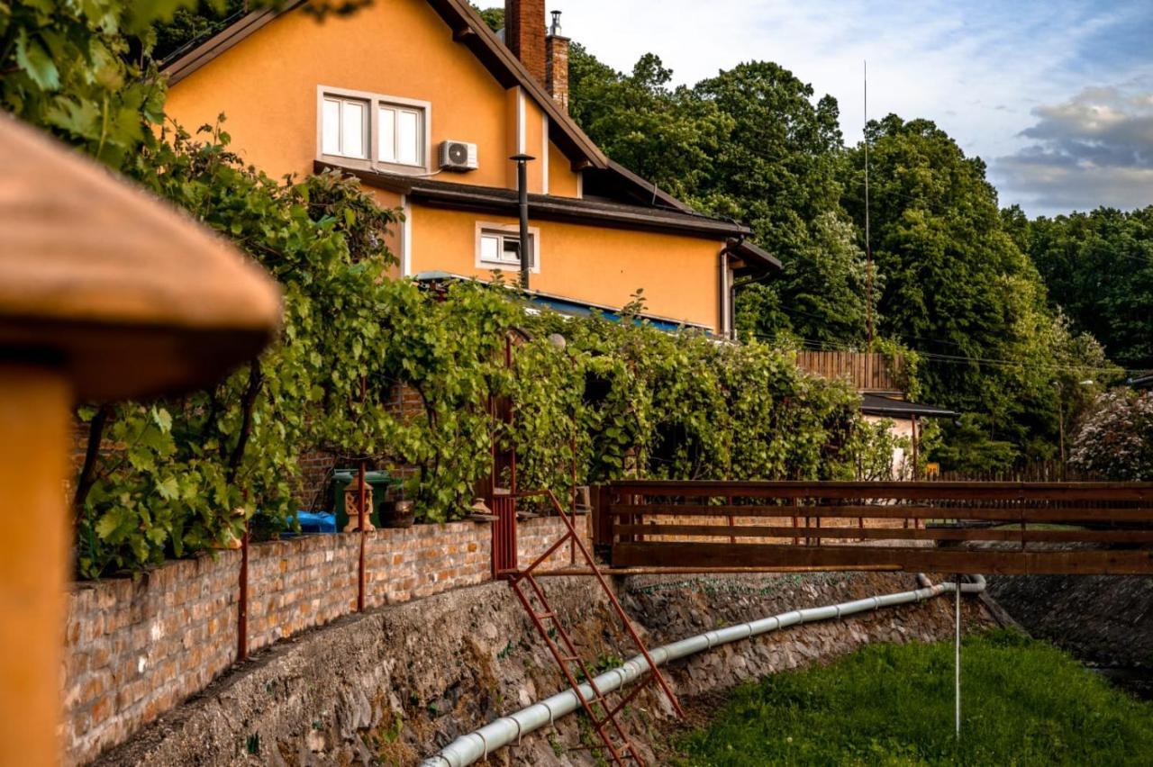 Restoran I Prenociste Egghus Hotel Nasice Exterior photo