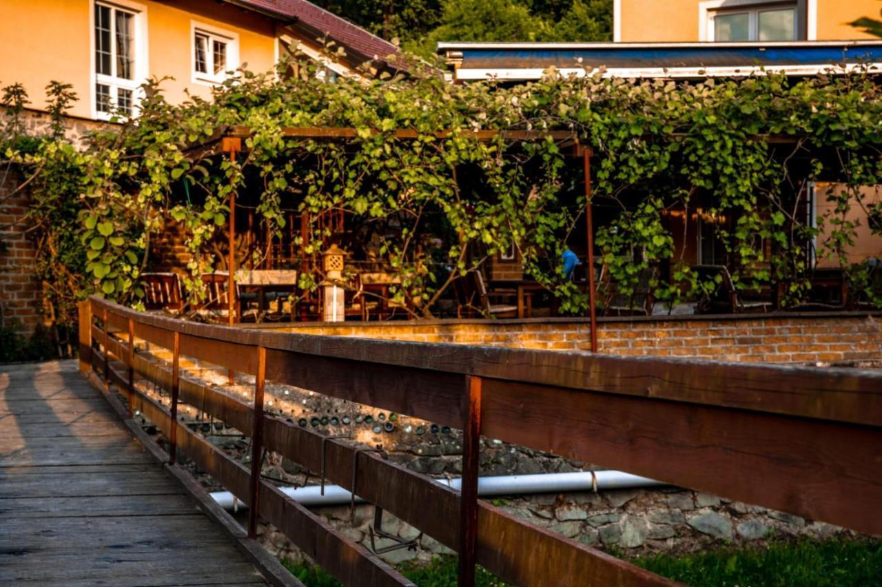 Restoran I Prenociste Egghus Hotel Nasice Exterior photo